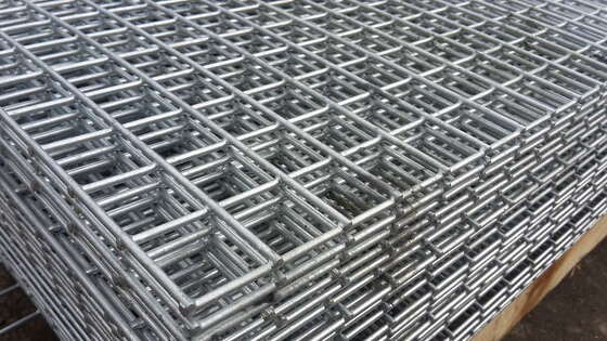 1/2" - 6" Hole Size Galvanized Welded Mesh Panel 1.22x2.44m Size