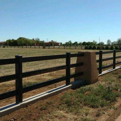 UV Resistant White Vinyl Ranch Rail Fence Easily Assembled Modern Design Vinyl Farm Fencing