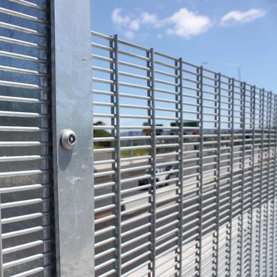 Powder Coated Finish 358 Anti Climb Design for Long Lasting Corrosion Resistance and Security