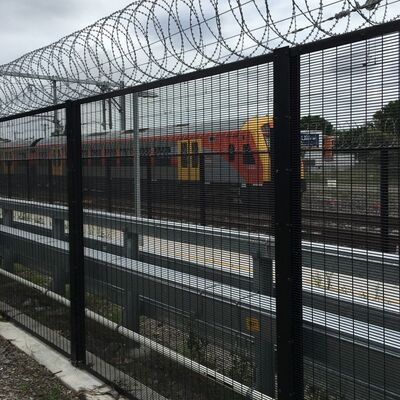 Airport Perimeter Protection 358 Anti Climb Fence Low Carbon Steel Wire Mesh Fencing